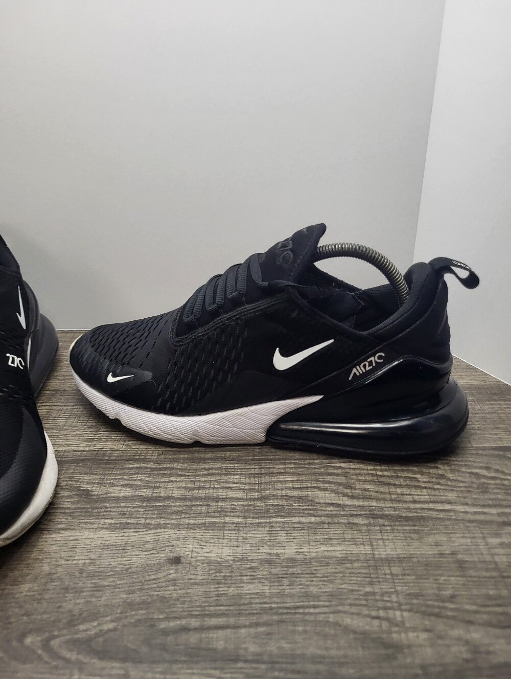Nike Air Max 270 Black White Men's Size 10 Running Shoes Sneakers - Picture 2 of 10